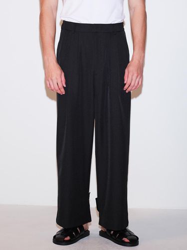 Two-Way Pleated Cropped Banding Slacks - FINSDRUCK - Modalova