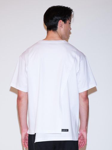 Double Layered Back Round Neck T-Shirt - FINSDRUCK - Modalova