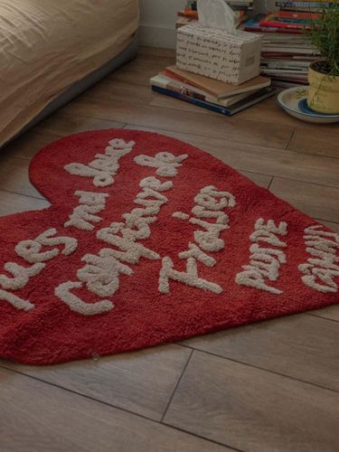 Heart Shaped Rug (Red) - HOTEL PARIS CHILL - Modalova