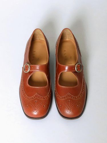 Wingtip Brogue Mary Jane . Brandy Brown - heenn - Modalova