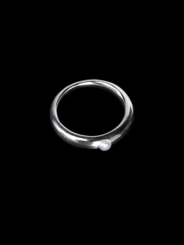 Stacking Ring 01 - mono pearl, polished finish - Baked Alaska - Modalova