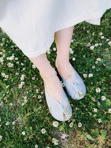 Half Moon Mesh Flats (Silver) - CIRCLE - Modalova