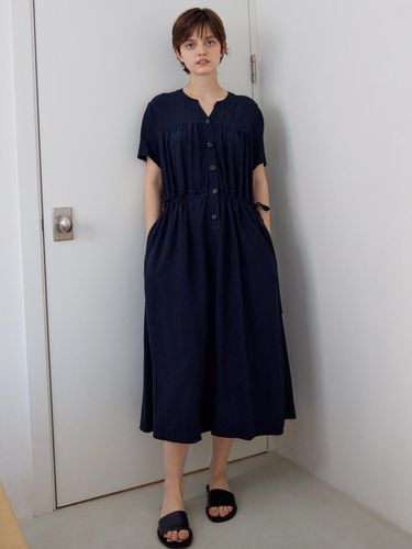 VOV AR V-neck Shirring Long Dress_Navy - TRWA - Modalova