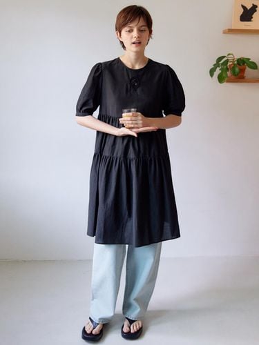 Rhea Shirring Midi dress_Black - TRWA - Modalova