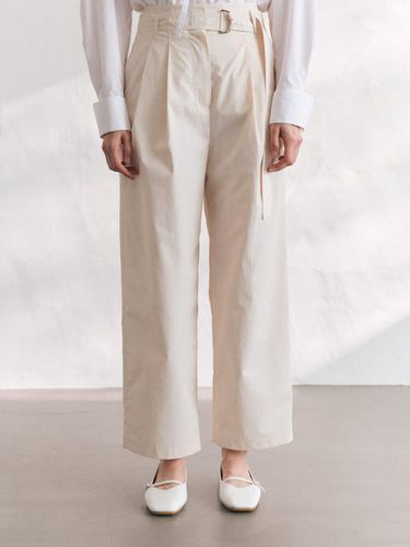 Belted two-tuck twill pants [Light beige] - BRILLE MONTHS - Modalova