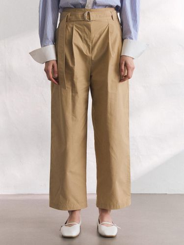 Belted two-tuck twill pants [Beige] - BRILLE MONTHS - Modalova