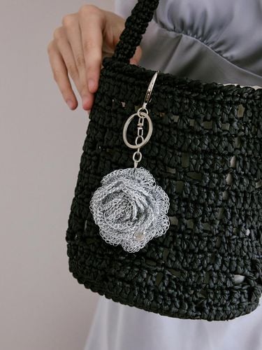 No.219 / Metallic Camellia Key Ring _ - Slowslowly - Modalova