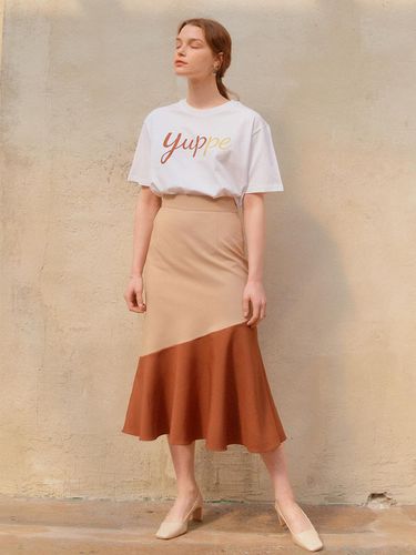 COLOR BLOCK FLARE SKIRT_BEIGE - YUPPE - Modalova