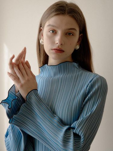 PLEATED T-SHIRT_SKY BLUE - YUPPE - Modalova