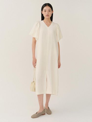 Volume Sleeve Dress - KINDERSALMON - Modalova