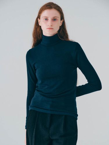 Basic wool turtleneck top (Navy) - noeud - Modalova