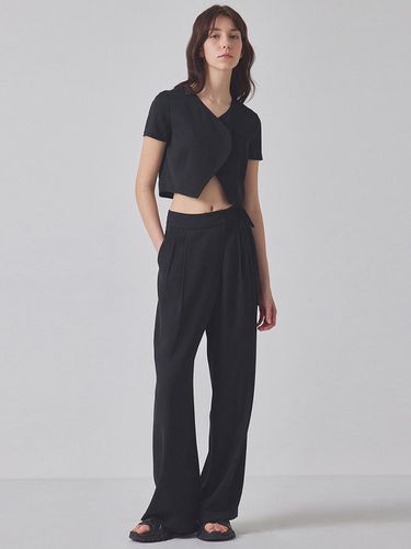 STRAPPY TWO TUCK WIDE SLACKS_T416BT702(BK) - TOPGIRL - Modalova