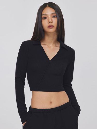 COLLAR OVERLAP FITTED TOP_T326TP115(BK) - TOPGIRL - Modalova