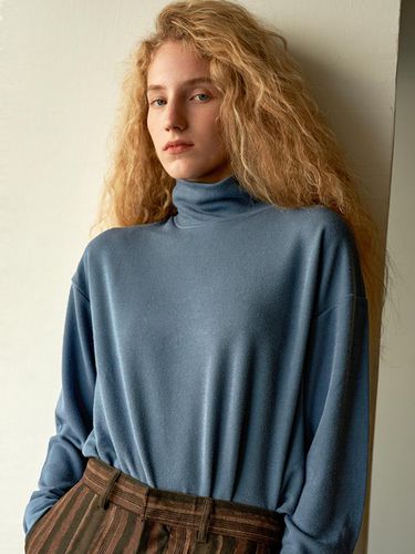 BASIC TURTLENECK POLA KNIT_BLUE - Trip LE Sens - Modalova