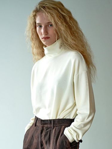 BASIC TURTLENECK POLA KNIT_WHITE - Trip LE Sens - Modalova