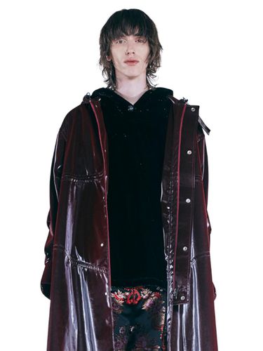 BURGUNDY WRINKLED RAIN COAT - LABELESS - Modalova