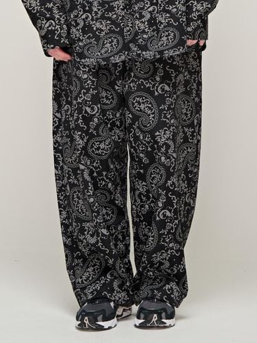 CB PAISLEY ANORAK BALLOON PANTS (BLACK) - CARGOBROS - Modalova