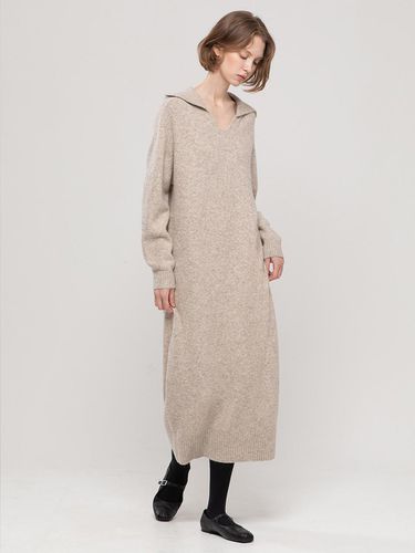 V-neck knit long dress_Beige - JMARK New York - Modalova