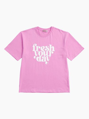 FRESH LOGO T-SHIRT - PINK - MENASOO - Modalova