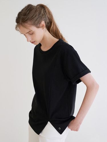 Prequel Slit T-Shirt (BLACK) - ILROZE - Modalova