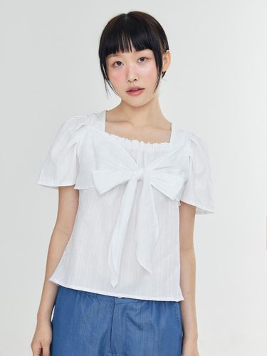 RIBBONTIE BLOUSE - WHITE - ADORE BELLE - Modalova