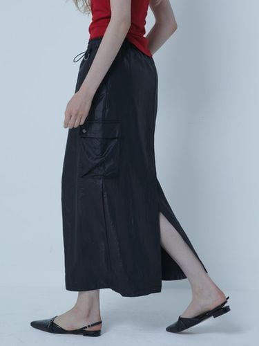 GLOSSY CARGO LONG SKIRT BLACK - MORELIKEIT - Modalova