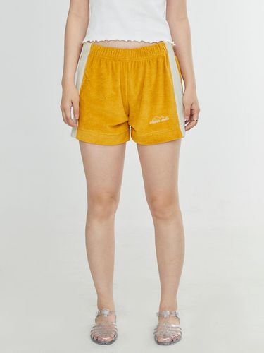 LOGO TERRY SHORTS - YELLOW - ADORE BELLE - Modalova