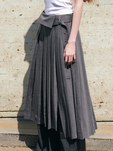 Waist Point Pleats Long Skirt (With Belt) - LUCKY CHOUETTE - Modalova