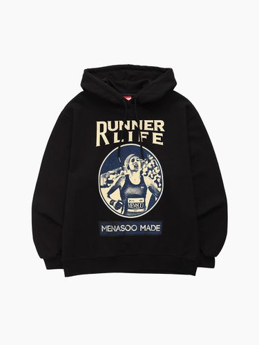 RUNNER LIFE GRAPHIC HOODIE_BK - MENASOO - Modalova