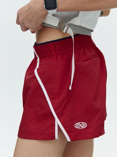 RUNNING TRACK NYLON SHORTS_RED - MENASOO - Modalova