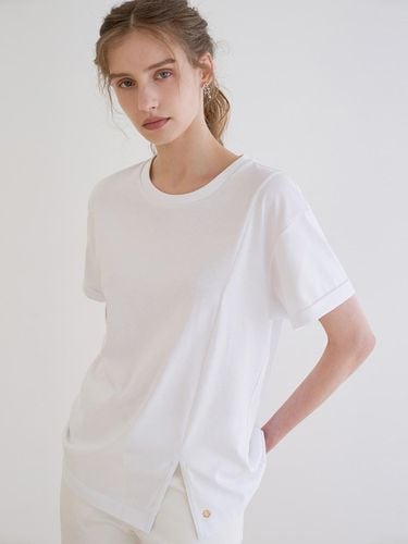 Prequel Slit T-Shirt (White) - ILROZE - Modalova