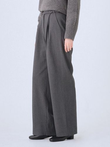 Double Tuck Wide Belt Slacks () - ILROZE - Modalova