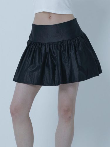 GLOSSY FLARE MINI SKIRT BLACK - MORELIKEIT - Modalova