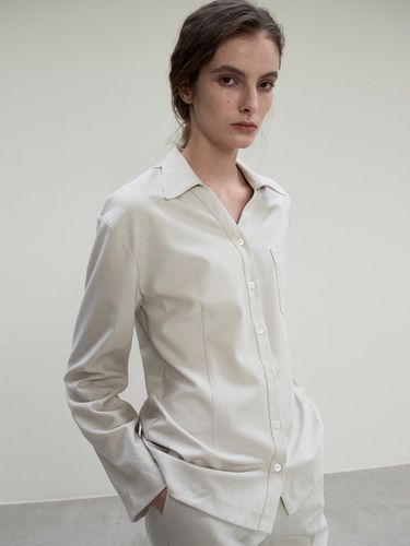 OU933 wool V shirts (grayish beige) - ouie - Modalova