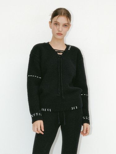 STITCH ALPACA V-NECK KNIT TOP - BLACK - YUSE - Modalova