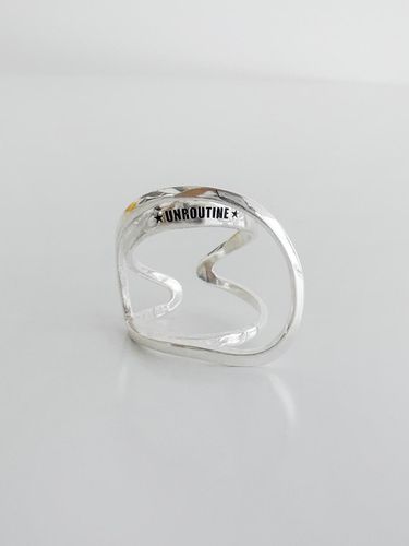 Silver Volume Wire Ring - August Harmony - Modalova