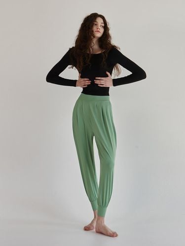 Yoga Outfit DEVI-B0041-Light Green Pilates Pants - DEVIWEAR - Modalova