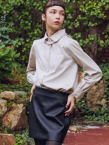 Round Collar Lauren Blouse_Beige - SORRY TOO MUCH LOVE - Modalova