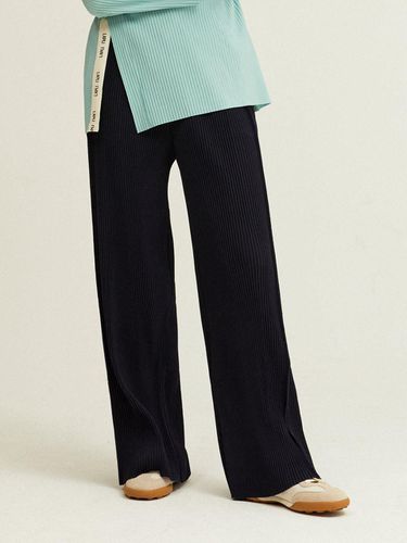 Lettering Pin Tuck Wide Pants_LPPTS024002 - Lapli - Modalova