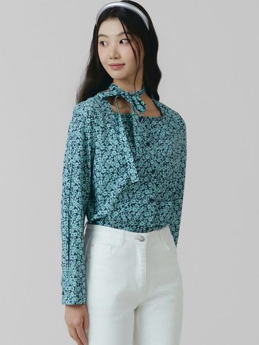 Flower Pintuck Blouse ITO2WBL760 (2COLOR - IT MICHAA - Modalova