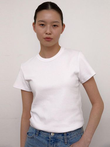 Cap Sleeve Round T-Shirts (White) - 38comeoncommon - Modalova