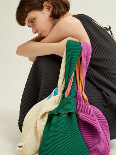 Hidden Color Cross Tote Bag - Lapli - Modalova