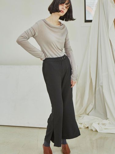 Classic Side Slit Pants_Black - SORRY TOO MUCH LOVE - Modalova