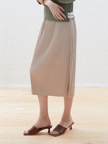 Lettering Embroidered Slit Skirt_LPSKF023001 - Lapli - Modalova