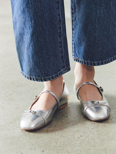 Silver 404F Feminine Flat Shoes - Aprilfor - Modalova