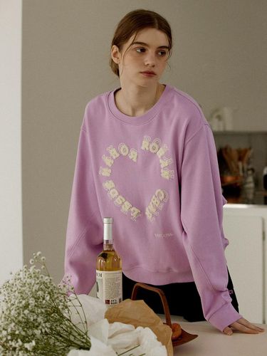 Heart Lettering Loose-Fit Sweatshirt_Purple - Charles de Rohan - Modalova