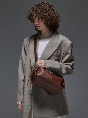 Peanut Bag Cow Leather Brown - DAWN FACTORY - Modalova