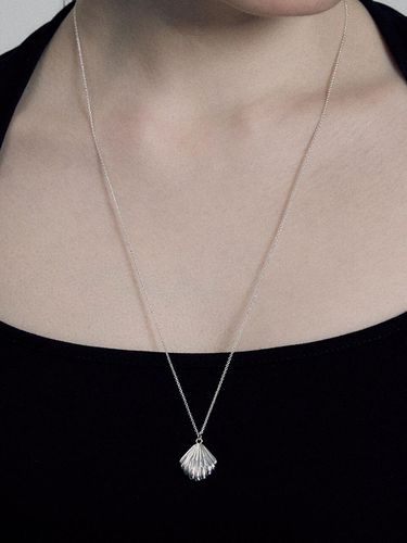 Shell Necklace - byweekend - Modalova