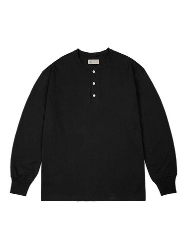 Utility Henley Neck Long Sleeve Top_Black - SORTIE - Modalova