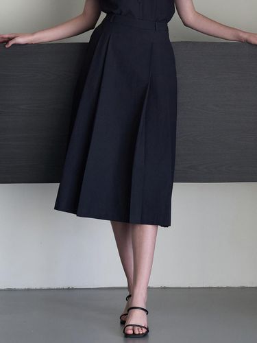 Sand Pin Tuck Skirt_Navy - Amour moier - Modalova